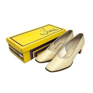 Vintage 1970s deadstock ivory embossed leather slip on workwear pumps